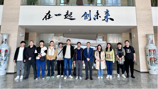 ��ʿ�M�F��۵�ɭ���^Ħ�̌W